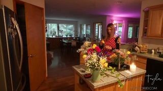 phoenix_taylor Webcam Model Feminine Energy Video 2026-04-18