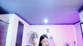 cute_fox_1 2026-06-19 1730 webcam video