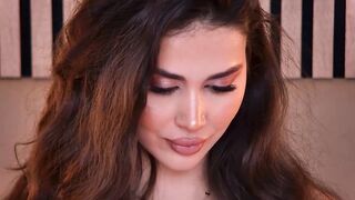 IrisDavis classy webcam model in sexy black lingerie