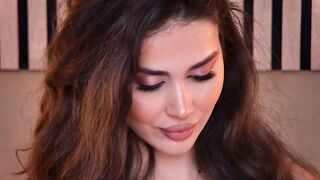 IrisDavis classy webcam model in sexy black lingerie