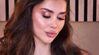 IrisDavis classy webcam model in sexy black lingerie