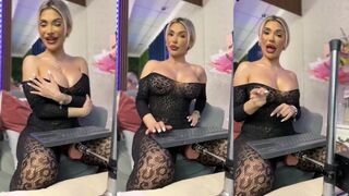 Kym blonde cam model vid