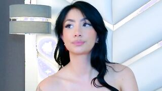 LiaWells naked and willing to masturbate