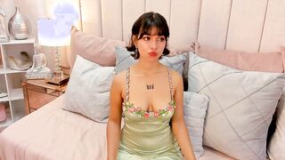 ElizabethThaylor short-haired cam pricness