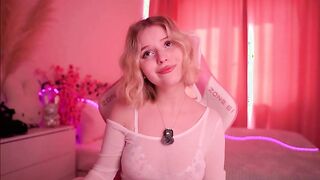 EmilyDutton curly blonde