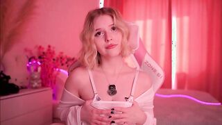 EmilyDutton curly blonde