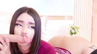 HaileyDumont dildo blowjob