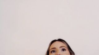 IzieAiko 2026-04-12 1900 webcam video